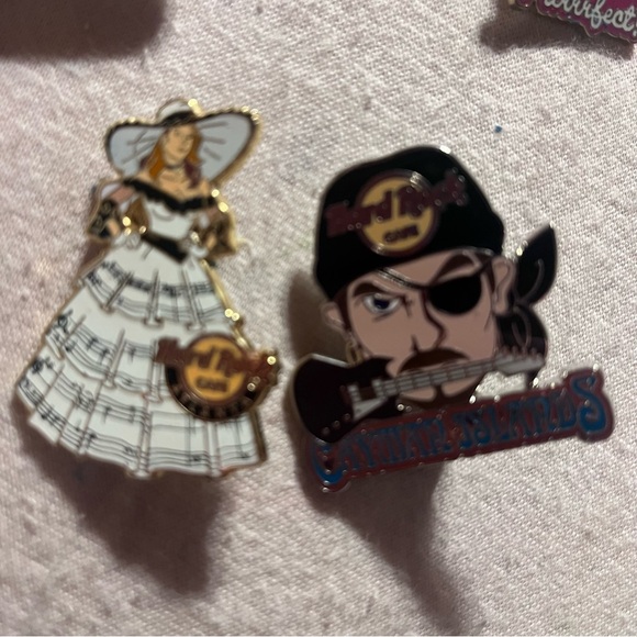 Assorted Pins Set - Picture 4 of 6